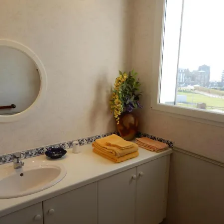 Caprices Ensoleilles 1 A 2 Pers Possibilite 2eme Avec Lit King Size En Supplement Avec Capacite 4 Pers Vue Panoramique, Petite Vue Mer, 300 Metres Les Bains Le Treport Petit Dejeuner Servi En En Option 梅尔·莱斯·拜恩斯