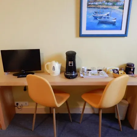 Caprices Ensoleilles 1 A 2 Pers Possibilite 2eme Avec Lit King Size En Supplement Avec Capacite 4 Pers Vue Panoramique, Petite Vue Mer, 300 Metres Les Bains Le Treport Petit Dejeuner Servi En En Option 住宿加早餐酒店 3*