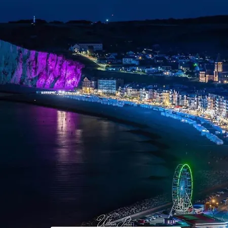 Caprices Ensoleilles 1 A 2 Pers Possibilite 2eme Avec Lit King Size En Supplement Avec Capacite 4 Pers Vue Panoramique, Petite Vue Mer, 300 Metres Les Bains Le Treport Petit Dejeuner Servi En En Option 住宿加早餐酒店