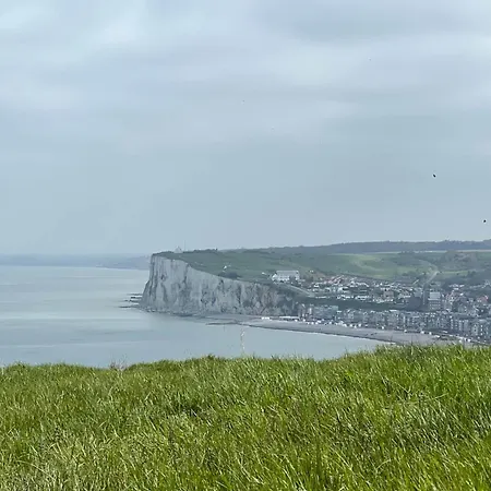 Caprices Ensoleilles 1 A 2 Pers Possibilite 2eme Avec Lit King Size En Supplement Avec Capacite 4 Pers Vue Panoramique, Petite Vue Mer, 300 Metres Les Bains Le Treport Petit Dejeuner Servi En En Option 3* 梅尔·莱斯·拜恩斯