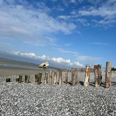 Caprices Ensoleilles 1 A 2 Pers Possibilite 2eme Avec Lit King Size En Supplement Avec Capacite 4 Pers Vue Panoramique, Petite Vue Mer, 300 Metres Les Bains Le Treport Petit Dejeuner Servi En En Option