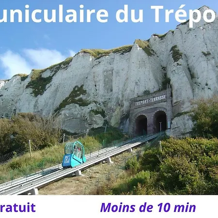 Caprices Ensoleilles 1 A 2 Pers Possibilite 2eme Avec Lit King Size En Supplement Avec Capacite 4 Pers Vue Panoramique, Petite Vue Mer, 300 Metres Les Bains Le Treport Petit Dejeuner Servi En En Option 3*
